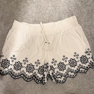Women's White Floral Embroidered Shorts